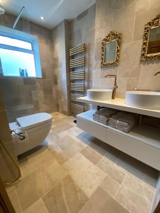 2 Double Bedroom Charming Chelsea Apartment London Eksteriør billede