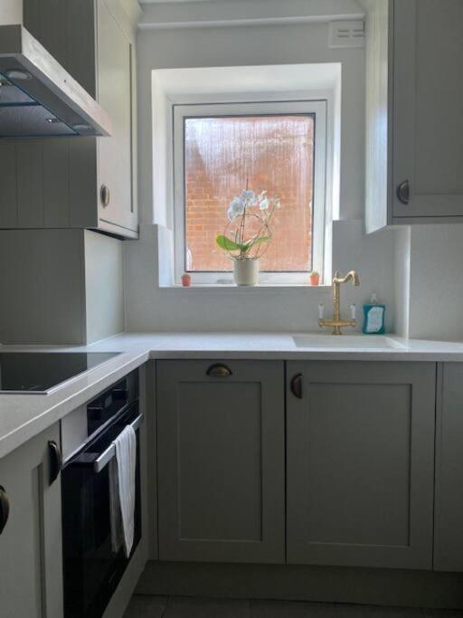 2 Double Bedroom Charming Chelsea Apartment London Eksteriør billede